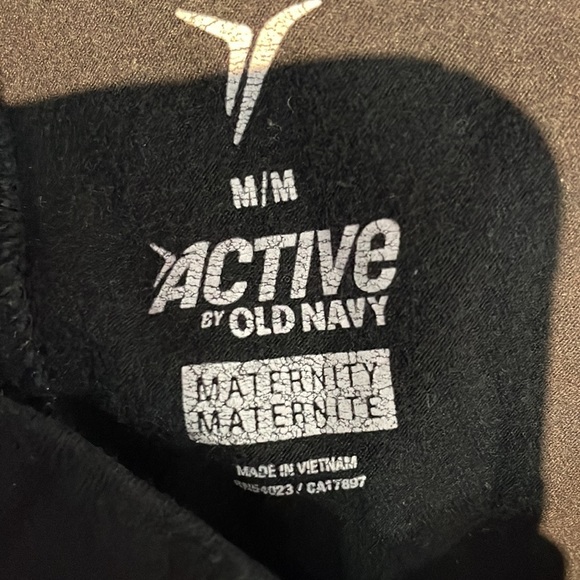 OLD Navy Active maternity black 3/4 leggings M - Picture 3 of 3